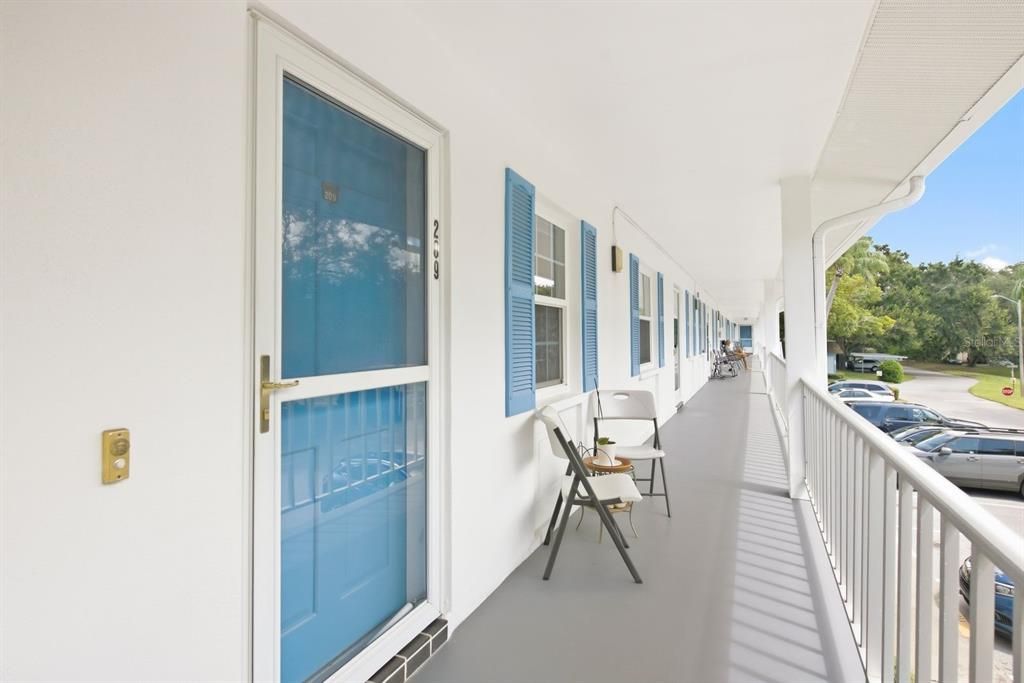 For Sale: $118,000 (1 beds, 1 baths, 725 Square Feet)