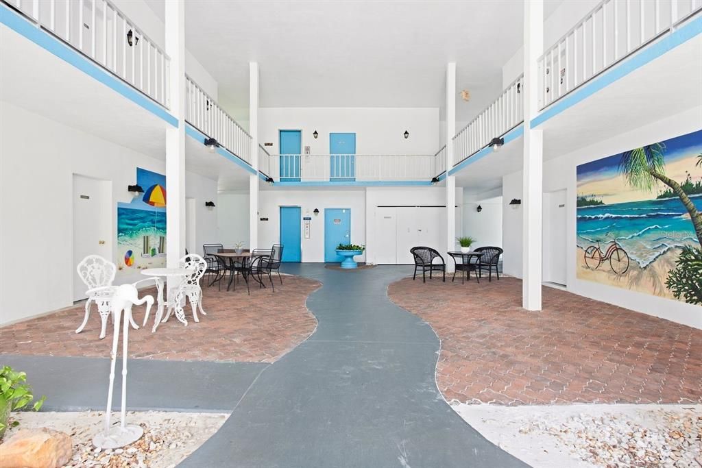 For Sale: $118,000 (1 beds, 1 baths, 725 Square Feet)