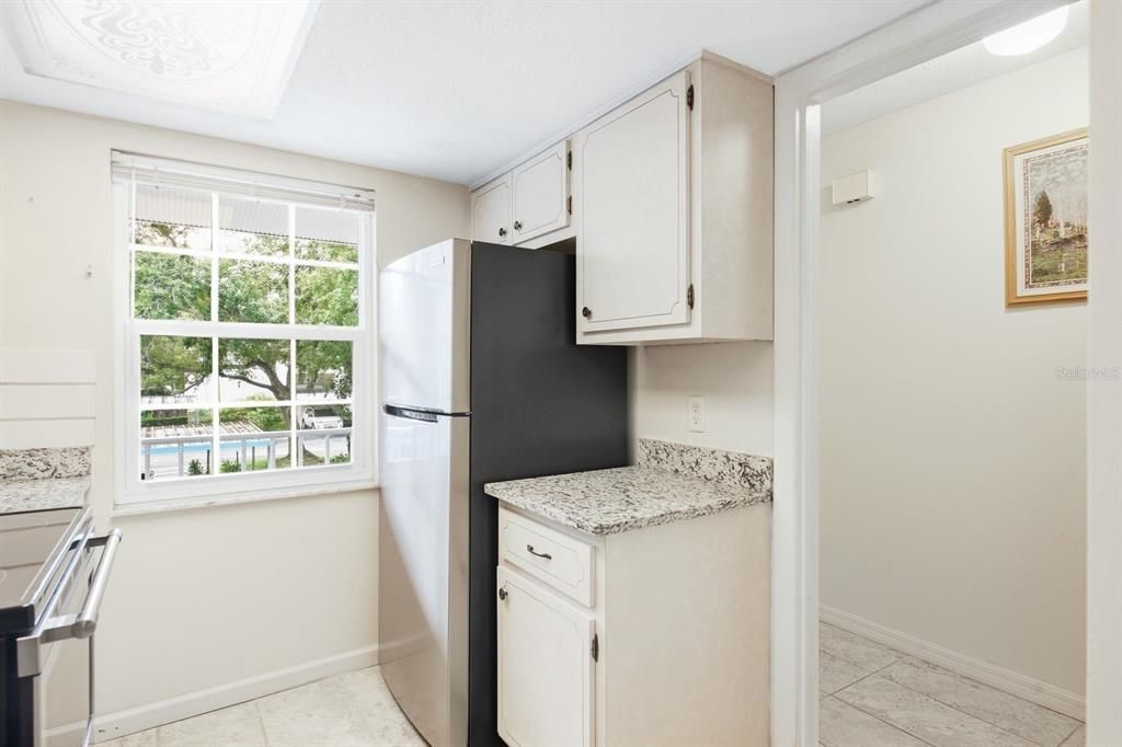 For Sale: $118,000 (1 beds, 1 baths, 725 Square Feet)