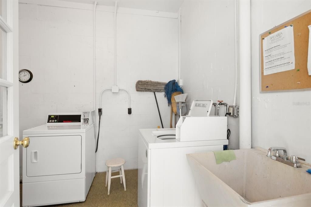 For Sale: $118,000 (1 beds, 1 baths, 725 Square Feet)