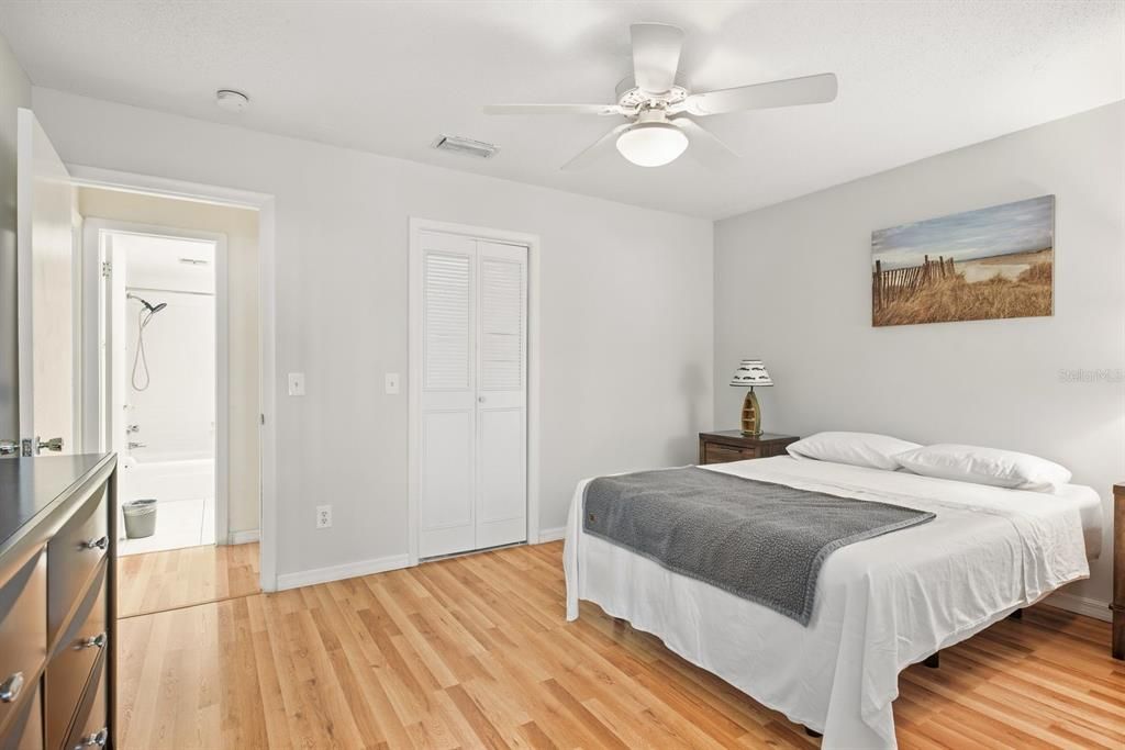 For Sale: $118,000 (1 beds, 1 baths, 725 Square Feet)