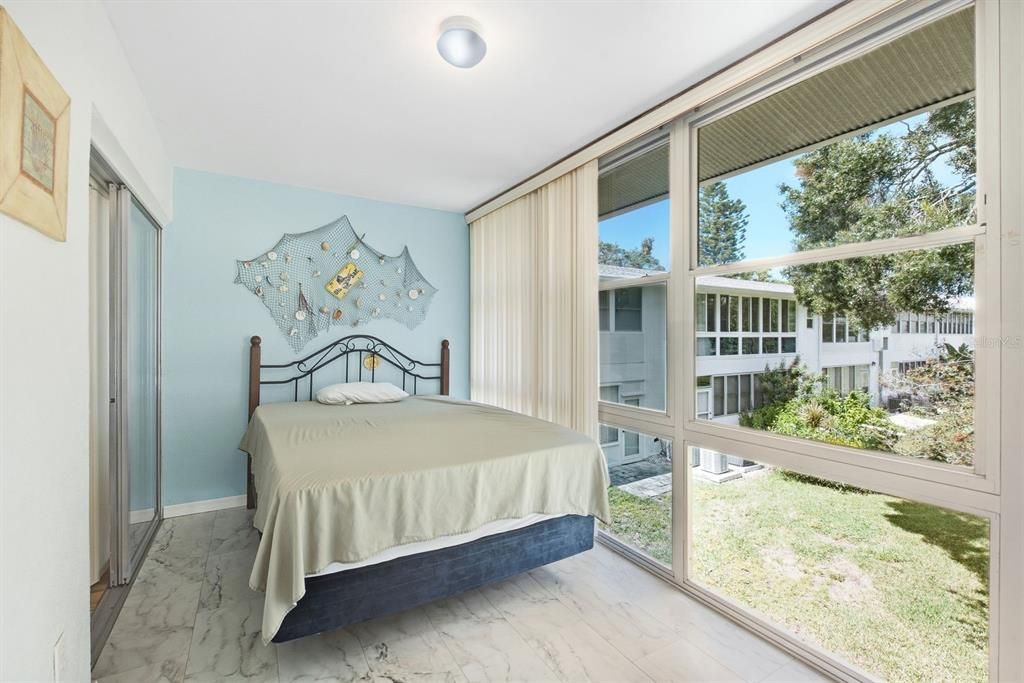 For Sale: $118,000 (1 beds, 1 baths, 725 Square Feet)