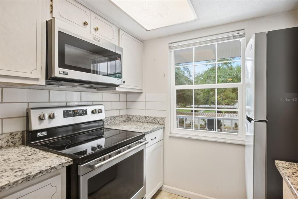 For Sale: $118,000 (1 beds, 1 baths, 725 Square Feet)
