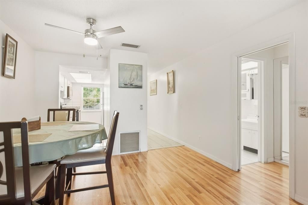 For Sale: $118,000 (1 beds, 1 baths, 725 Square Feet)