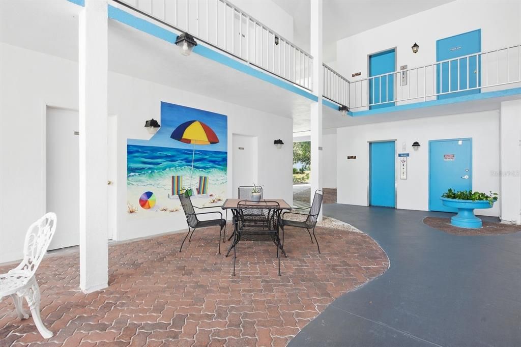 For Sale: $118,000 (1 beds, 1 baths, 725 Square Feet)