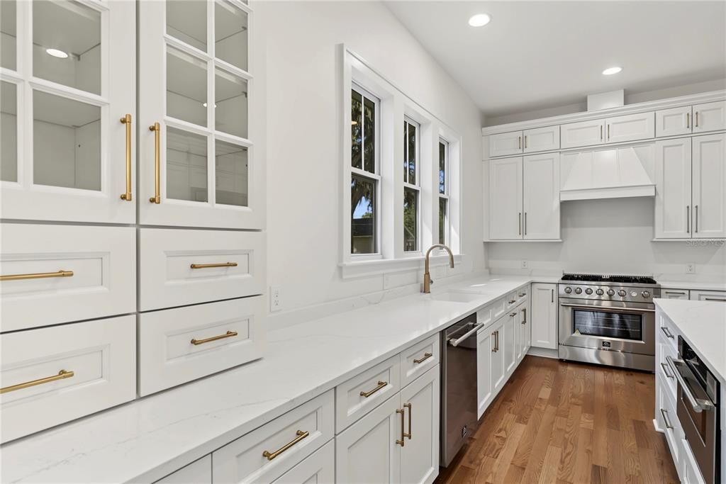 For Sale: $1,100,000 (3 beds, 2 baths, 1950 Square Feet)