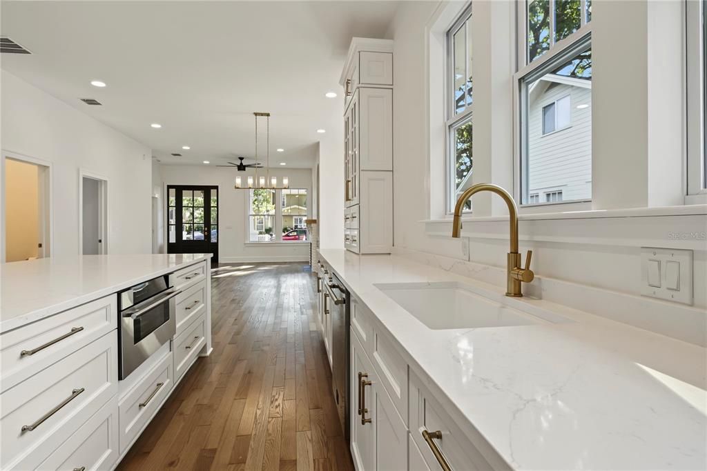 For Sale: $1,100,000 (3 beds, 2 baths, 1950 Square Feet)
