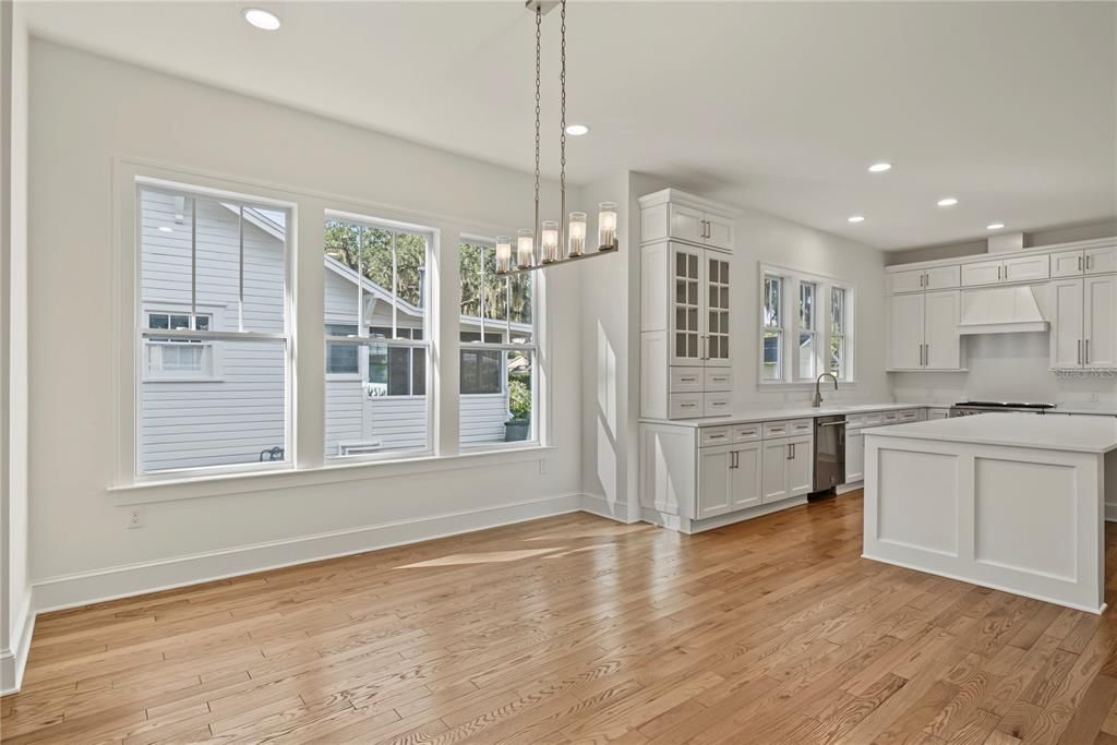 For Sale: $1,100,000 (3 beds, 2 baths, 1950 Square Feet)