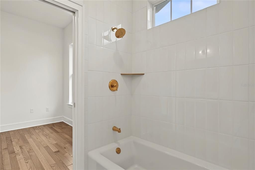 For Sale: $1,100,000 (3 beds, 2 baths, 1950 Square Feet)