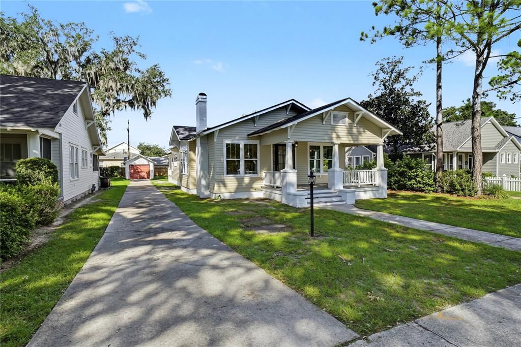 For Sale: $1,100,000 (3 beds, 2 baths, 1950 Square Feet)