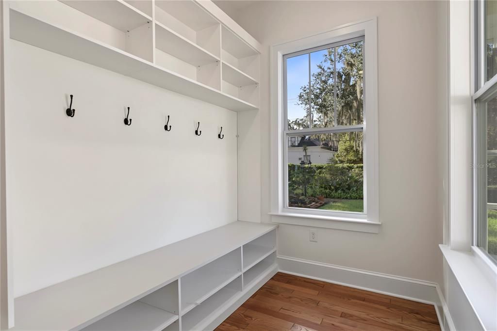 For Sale: $1,100,000 (3 beds, 2 baths, 1950 Square Feet)