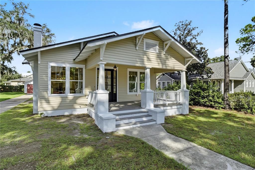 For Sale: $1,100,000 (3 beds, 2 baths, 1950 Square Feet)