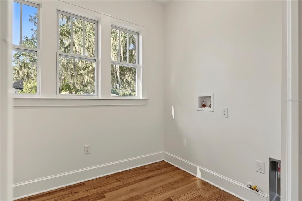 For Sale: $1,100,000 (3 beds, 2 baths, 1950 Square Feet)