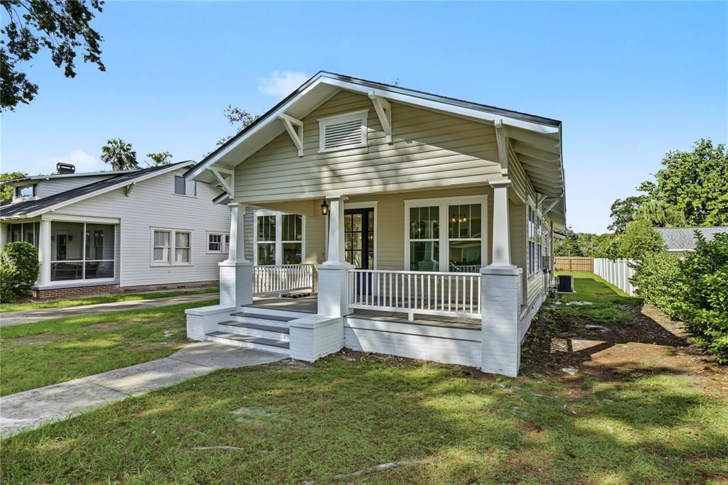 For Sale: $1,100,000 (3 beds, 2 baths, 1950 Square Feet)