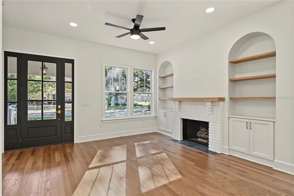 For Sale: $1,100,000 (3 beds, 2 baths, 1950 Square Feet)