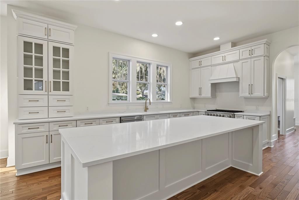 For Sale: $1,100,000 (3 beds, 2 baths, 1950 Square Feet)