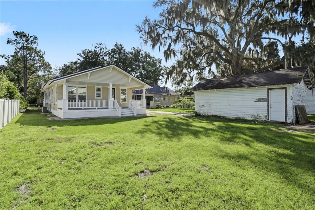 For Sale: $1,100,000 (3 beds, 2 baths, 1950 Square Feet)