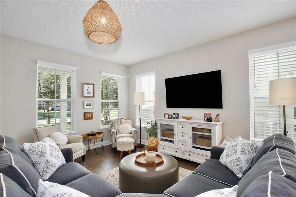 For Sale: $789,000 (3 beds, 2 baths, 1978 Square Feet)