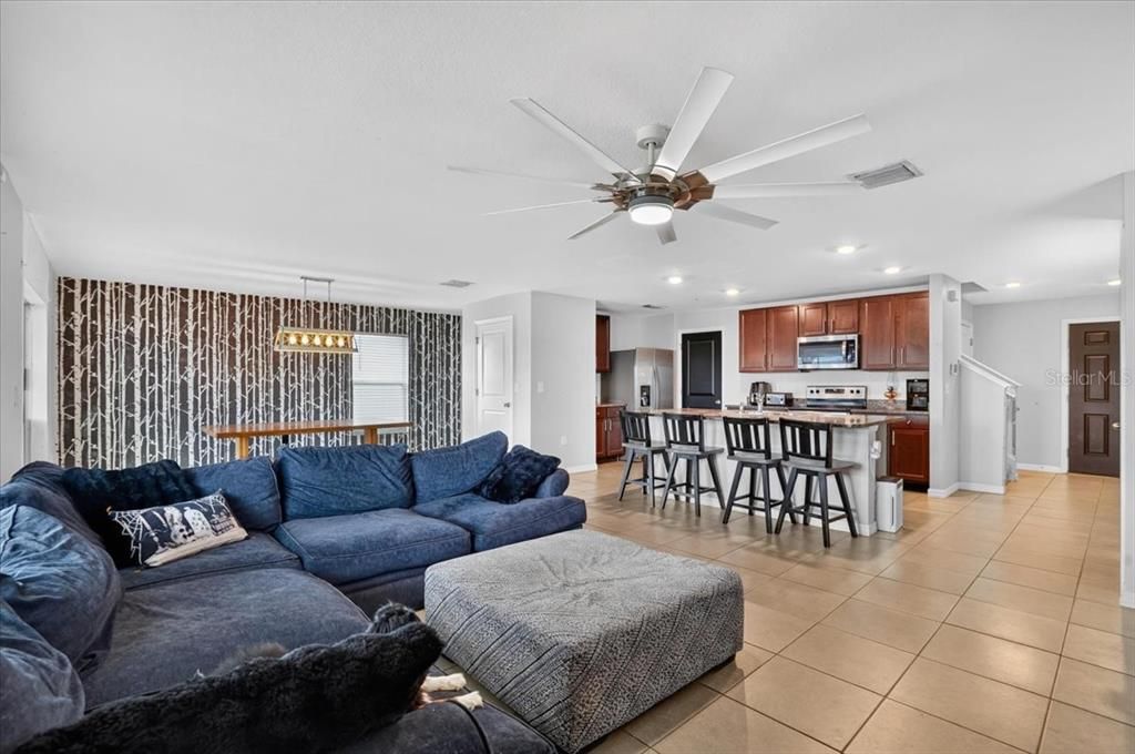 En Venta: $300,000 (4 camas, 2 baños, 2248 Pies cuadrados)