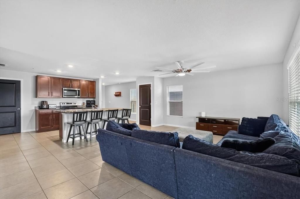 En Venta: $300,000 (4 camas, 2 baños, 2248 Pies cuadrados)