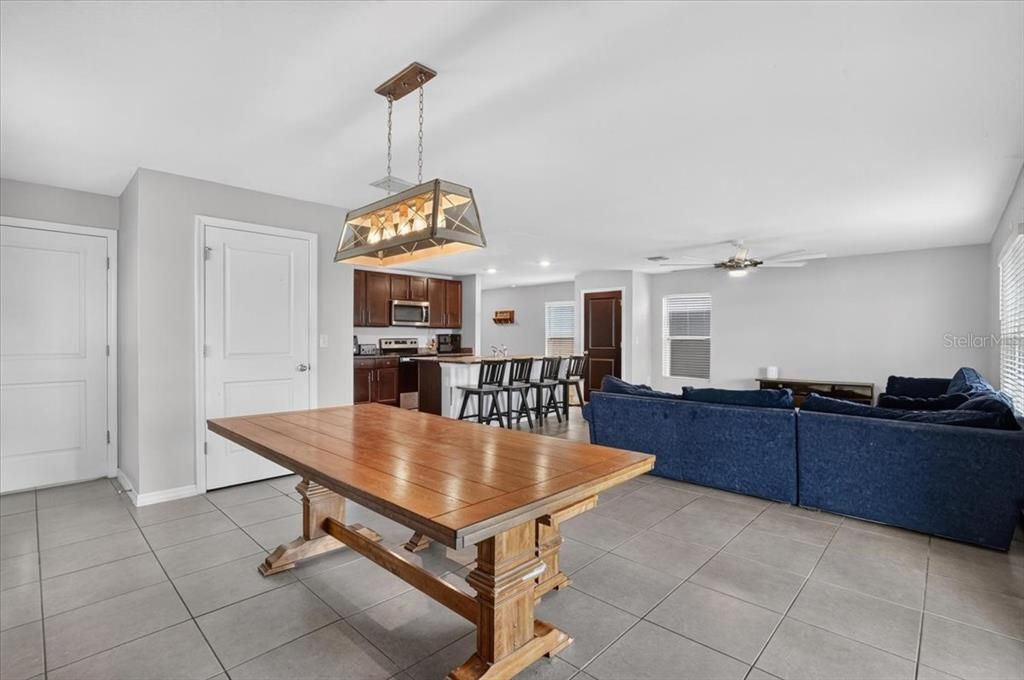 En Venta: $300,000 (4 camas, 2 baños, 2248 Pies cuadrados)