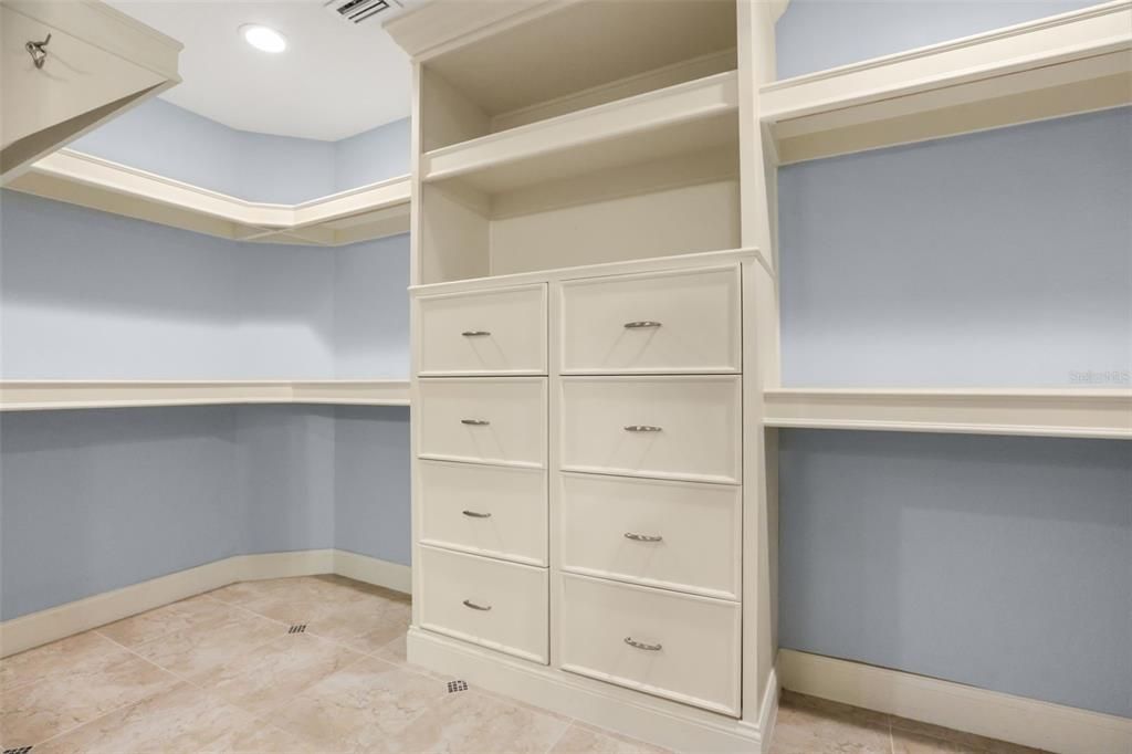 : $750,000 (4 спален, 2 ванн, 2705 Квадратных фут)