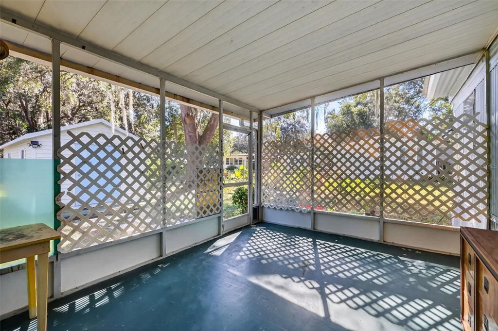For Sale: $159,900 (2 beds, 2 baths, 792 Square Feet)