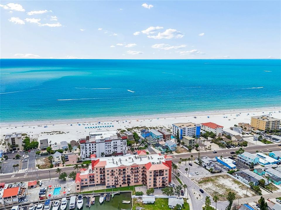 En Venta: $499,000 (2 camas, 2 baños, 767 Pies cuadrados)
