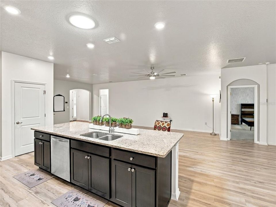 For Sale: $324,900 (3 beds, 2 baths, 1851 Square Feet)