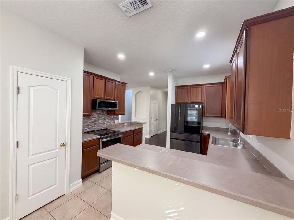 For Sale: $344,000 (3 beds, 2 baths, 2366 Square Feet)
