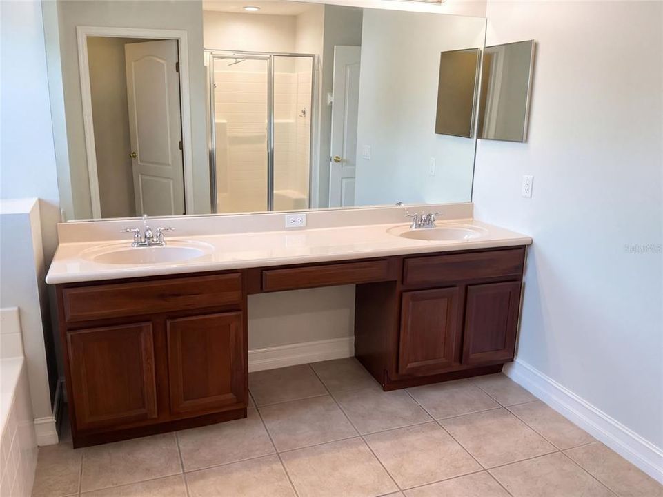 For Sale: $344,000 (3 beds, 2 baths, 2366 Square Feet)