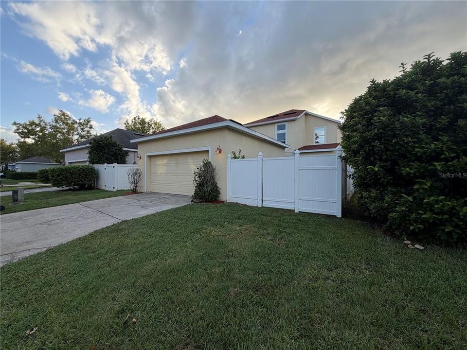 For Sale: $344,000 (3 beds, 2 baths, 2366 Square Feet)