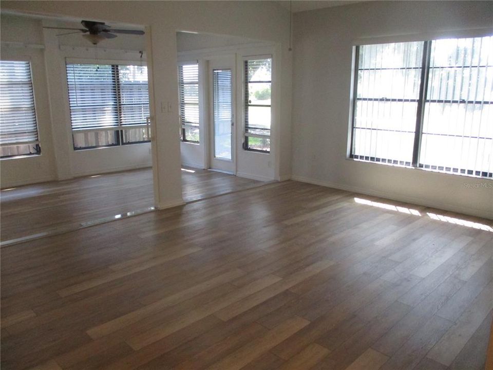 For Rent: $1,800 (2 beds, 2 baths, 1371 Square Feet)