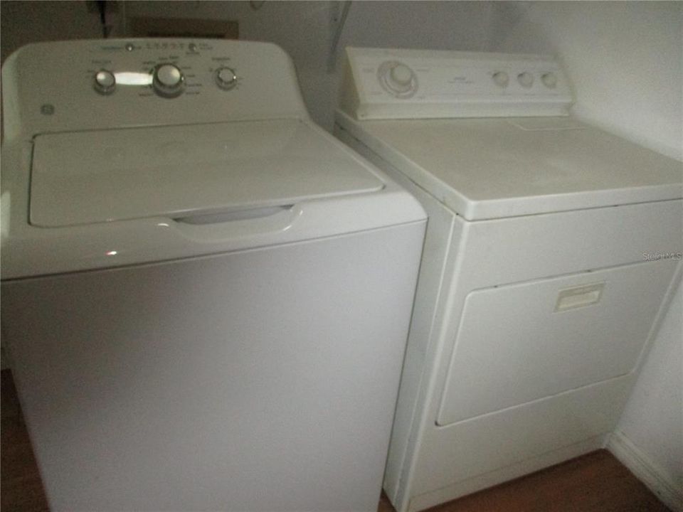 For Rent: $1,800 (2 beds, 2 baths, 1371 Square Feet)