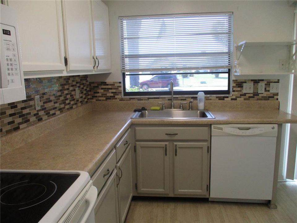 For Rent: $1,800 (2 beds, 2 baths, 1371 Square Feet)