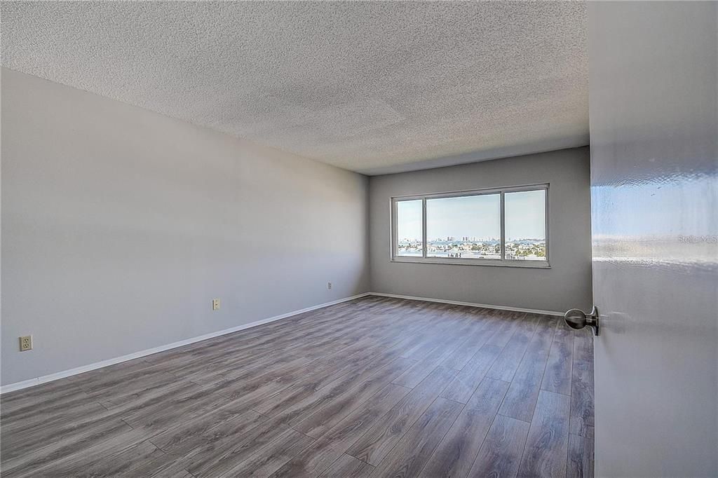 For Sale: $350,000 (2 beds, 2 baths, 1565 Square Feet)