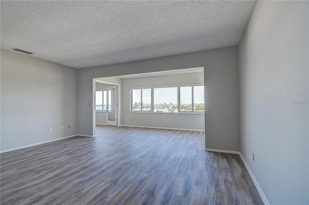 For Sale: $350,000 (2 beds, 2 baths, 1565 Square Feet)