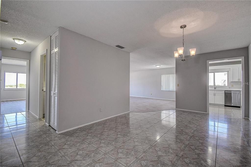 For Sale: $350,000 (2 beds, 2 baths, 1565 Square Feet)