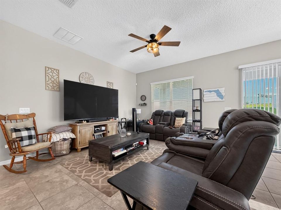 For Sale: $419,800 (3 beds, 2 baths, 1943 Square Feet)