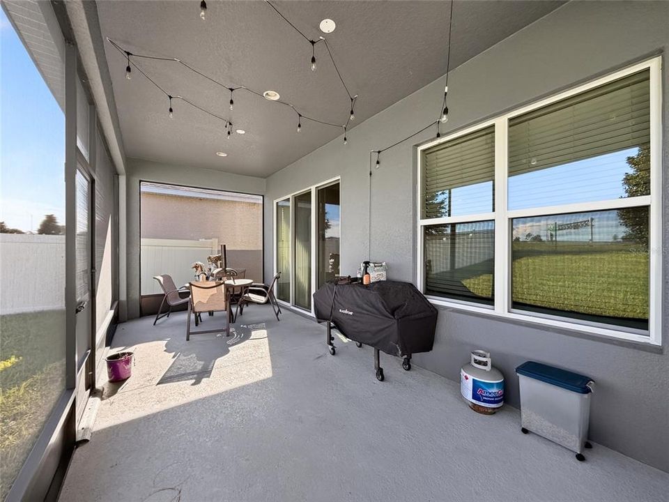 For Sale: $419,800 (3 beds, 2 baths, 1943 Square Feet)