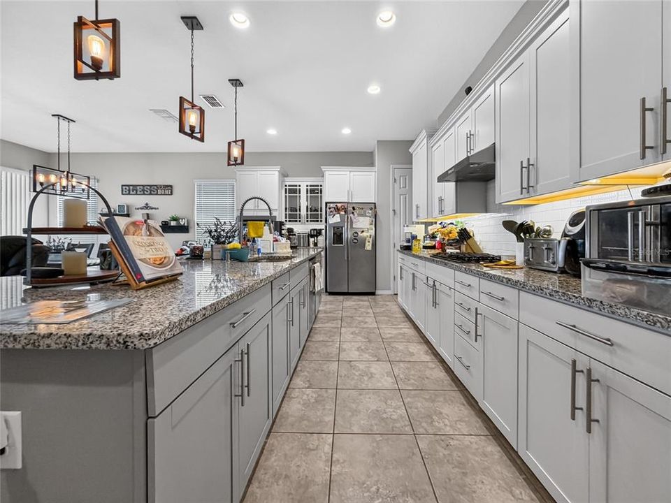 For Sale: $419,800 (3 beds, 2 baths, 1943 Square Feet)