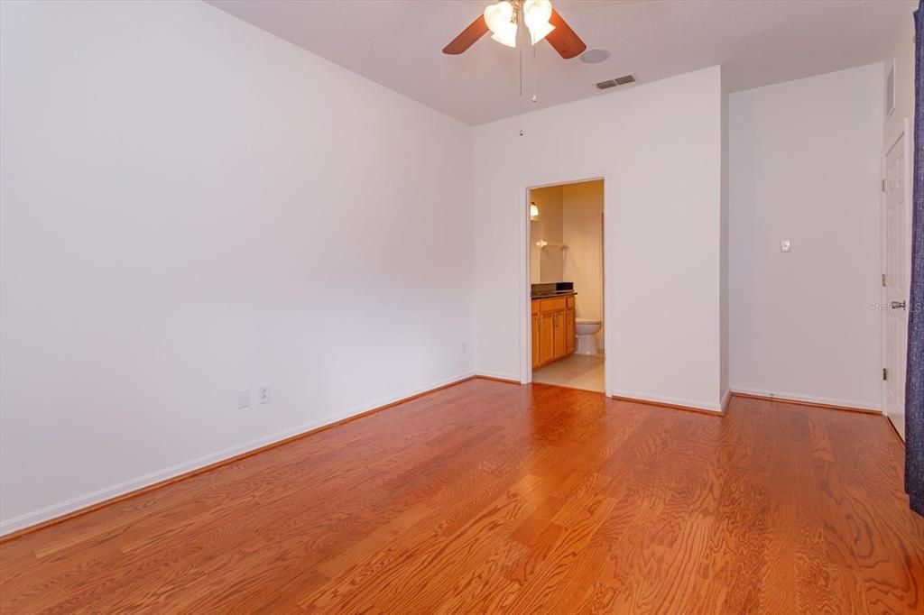En Venta: $405,000 (4 camas, 2 baños, 2294 Pies cuadrados)