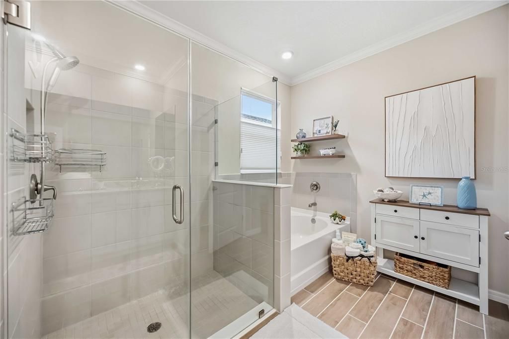 En Venta: $675,000 (4 camas, 2 baños, 2045 Pies cuadrados)