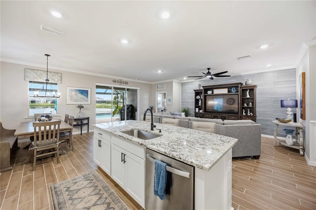 En Venta: $675,000 (4 camas, 2 baños, 2045 Pies cuadrados)