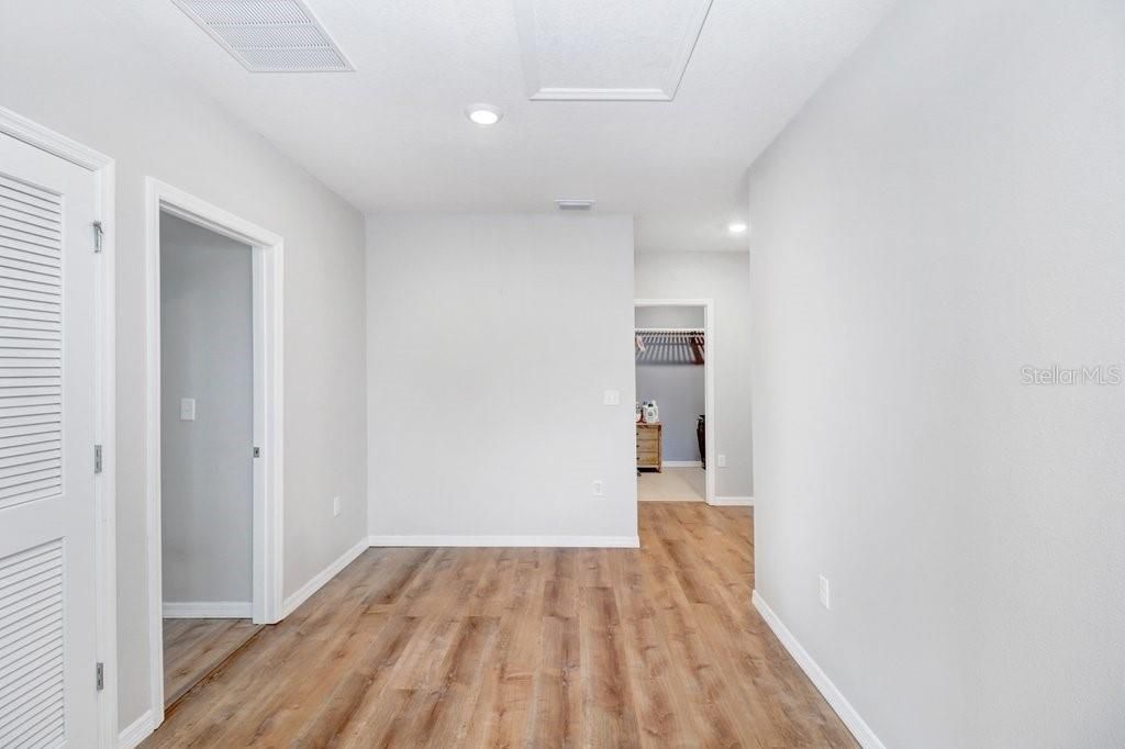 For Sale: $369,000 (5 beds, 3 baths, 2552 Square Feet)