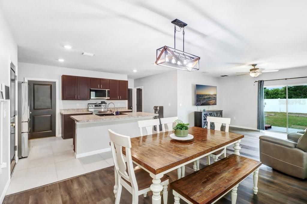 For Sale: $369,000 (5 beds, 3 baths, 2552 Square Feet)