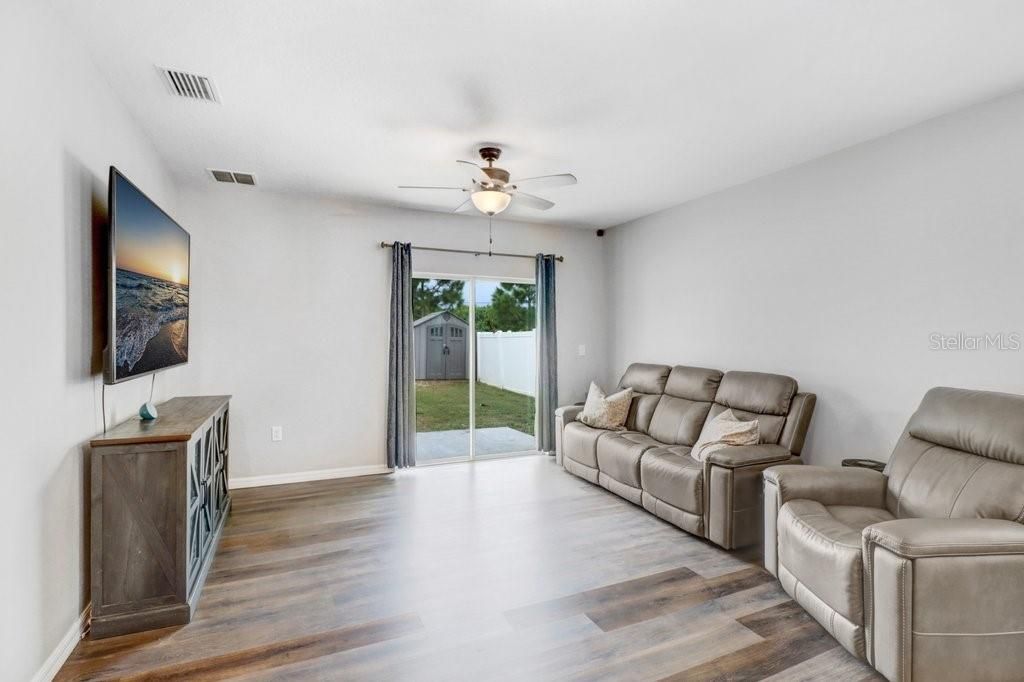 For Sale: $369,000 (5 beds, 3 baths, 2552 Square Feet)