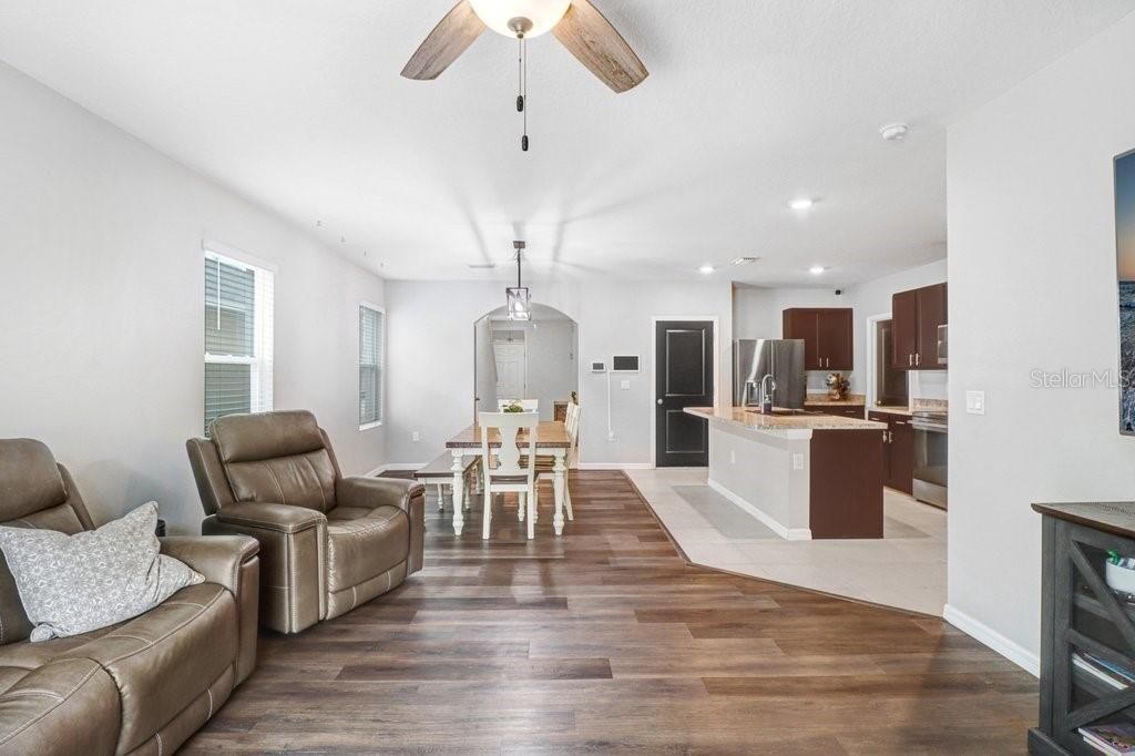 For Sale: $369,000 (5 beds, 3 baths, 2552 Square Feet)