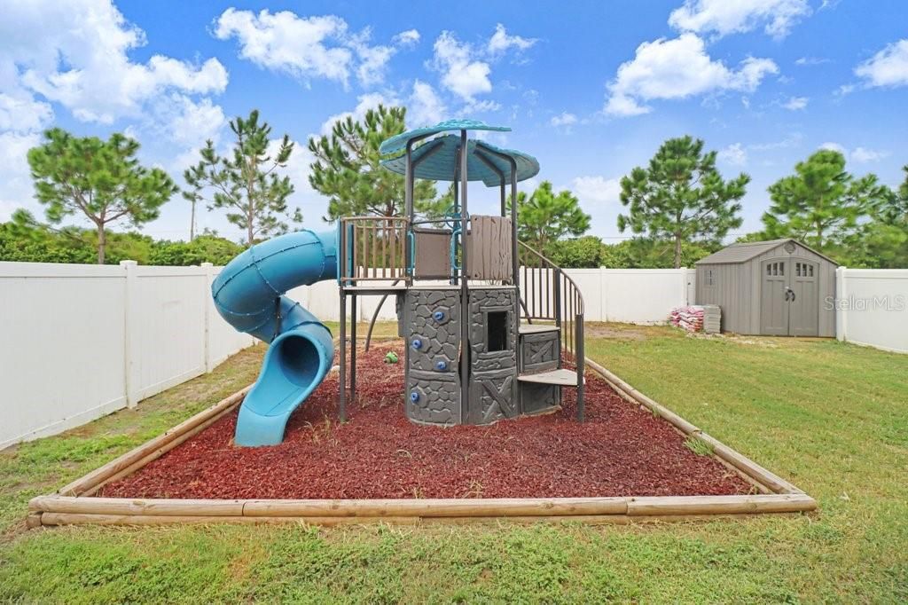 For Sale: $369,000 (5 beds, 3 baths, 2552 Square Feet)