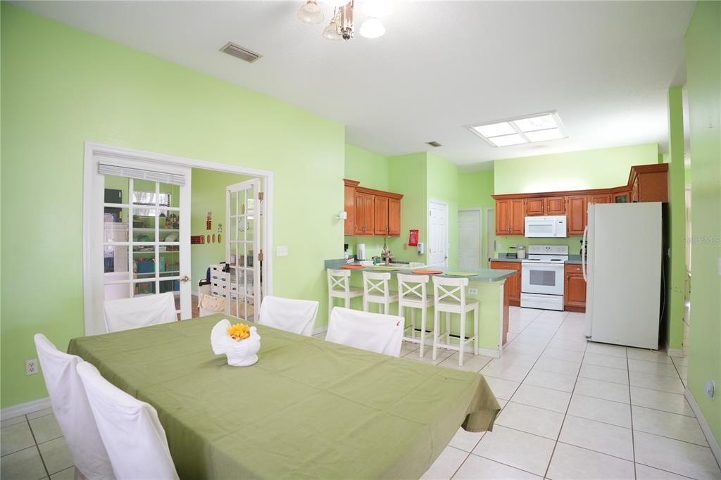 For Sale: $620,000 (5 beds, 3 baths, 2542 Square Feet)